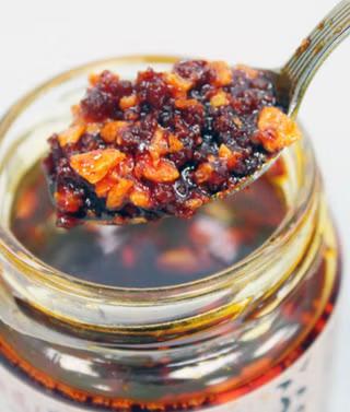 S&B Umami Topping Crunchy Garlic with Chili Oil - 3.88 oz each